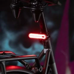 URBAN PROOF Feu Arrière Vélo Puissant Et Clignotant 5 URBAN PROOF Feu Arrière Vélo Puissant Et Clignotant -Casques vélo Soldes Magasin eclairage led rechargeable usb puissant clignotant urbain proof 52 lumens