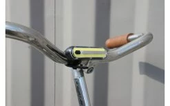 URBAN PROOF Feu Vélo Avant Puissant Rechargeable USB -Casques vélo Soldes Magasin feu avant puissant velo ville urban proof