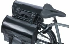 Sacoches Basil Urban Load Imperméable 53 L -Casques vélo Soldes Magasin installation sacoche de ville velo urbain homme basil urban load