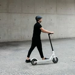 Closca Helmet Noir -Casques vélo Soldes Magasin mesa de trabajo 2 1 1000x1000 1